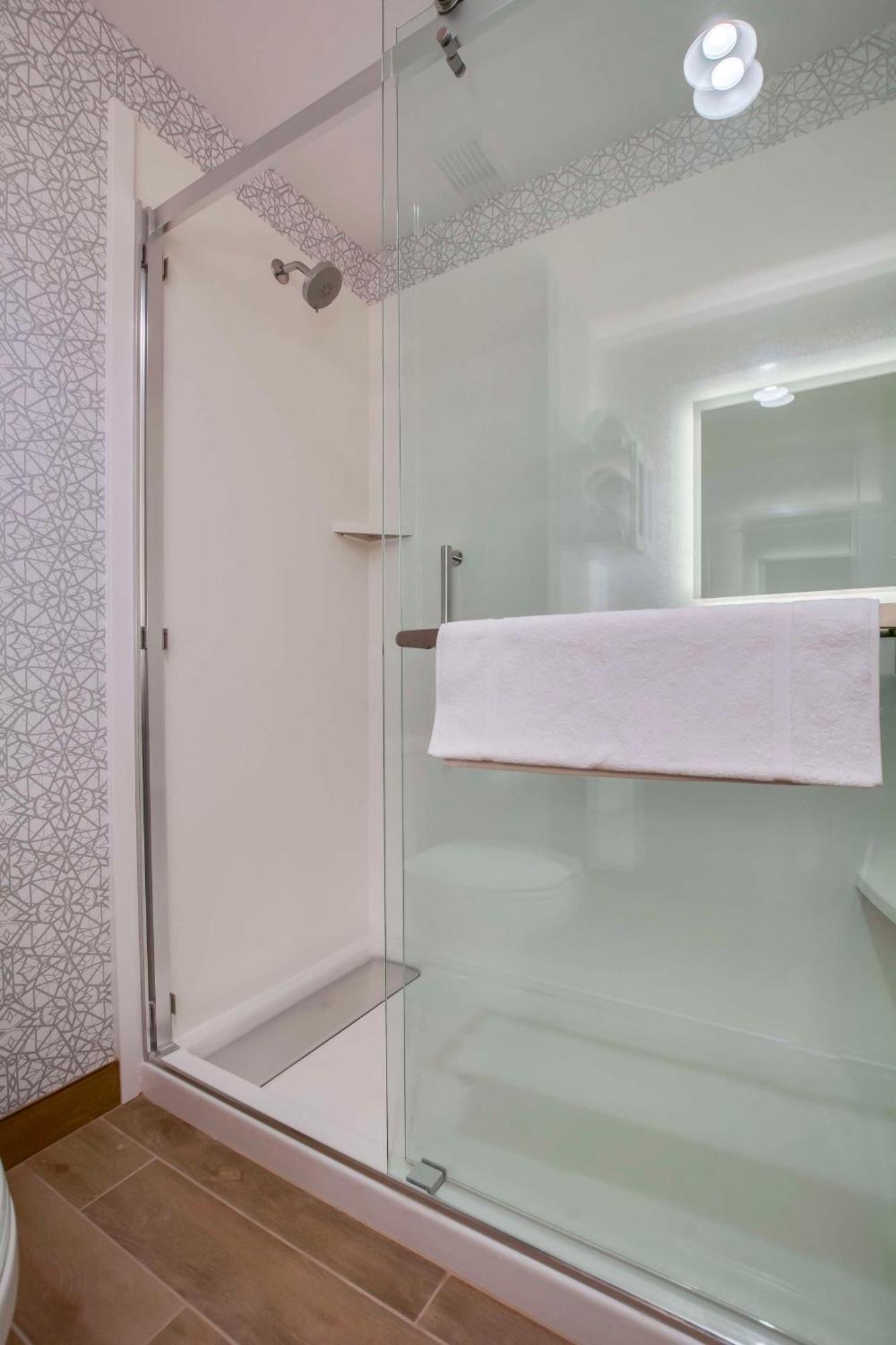 Hampton Inn & Suites By Hilton Louisville East Oxmoor Экстерьер фото