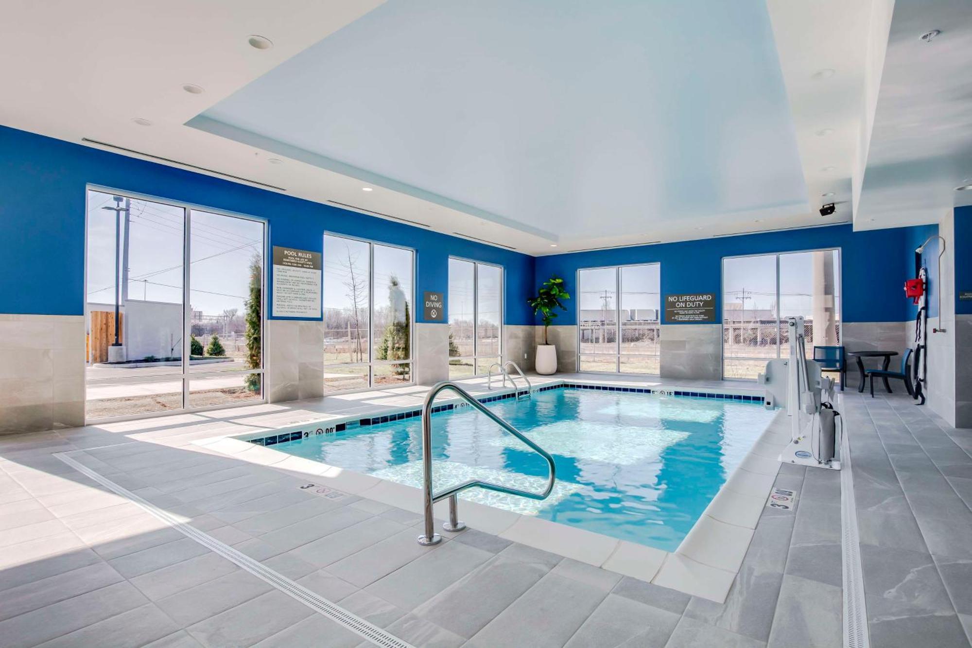 Hampton Inn & Suites By Hilton Louisville East Oxmoor Экстерьер фото